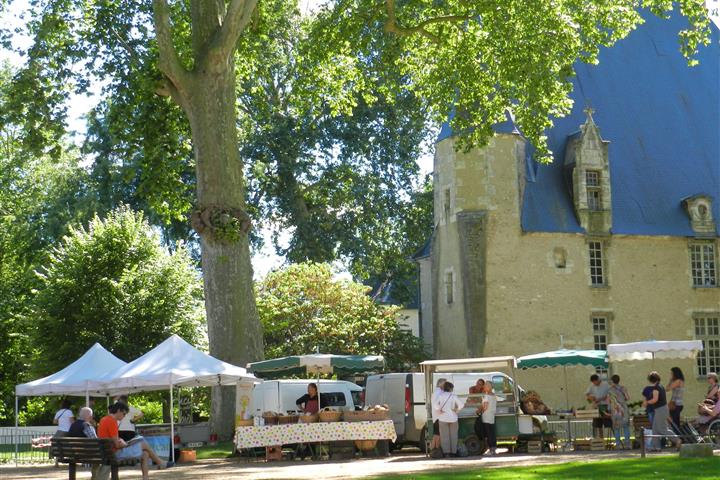 le marché Bio à Vendôme proche du camping *** Au coeur de Vendôme - Camping Au Cœur de Vendôme