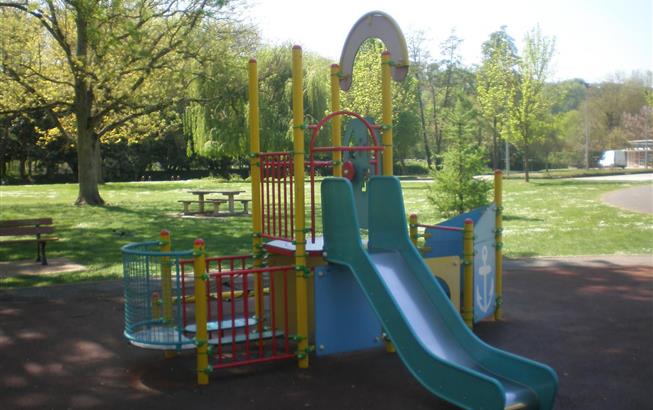 Jeux pour enfants au Camping Au Coeur de Vendôme - Camping Au Cœur de Vendôme