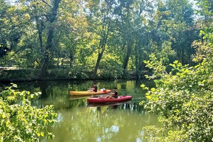 Location de canoë-kayak à proximité du camping - Camping Au Cœur de Vendôme