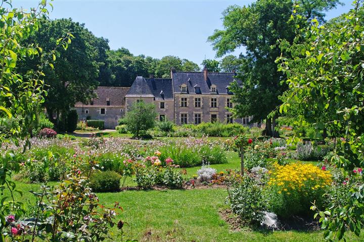 Manoir-de-la-Possonnière-proche-camping - Camping Au Cœur de Vendôme